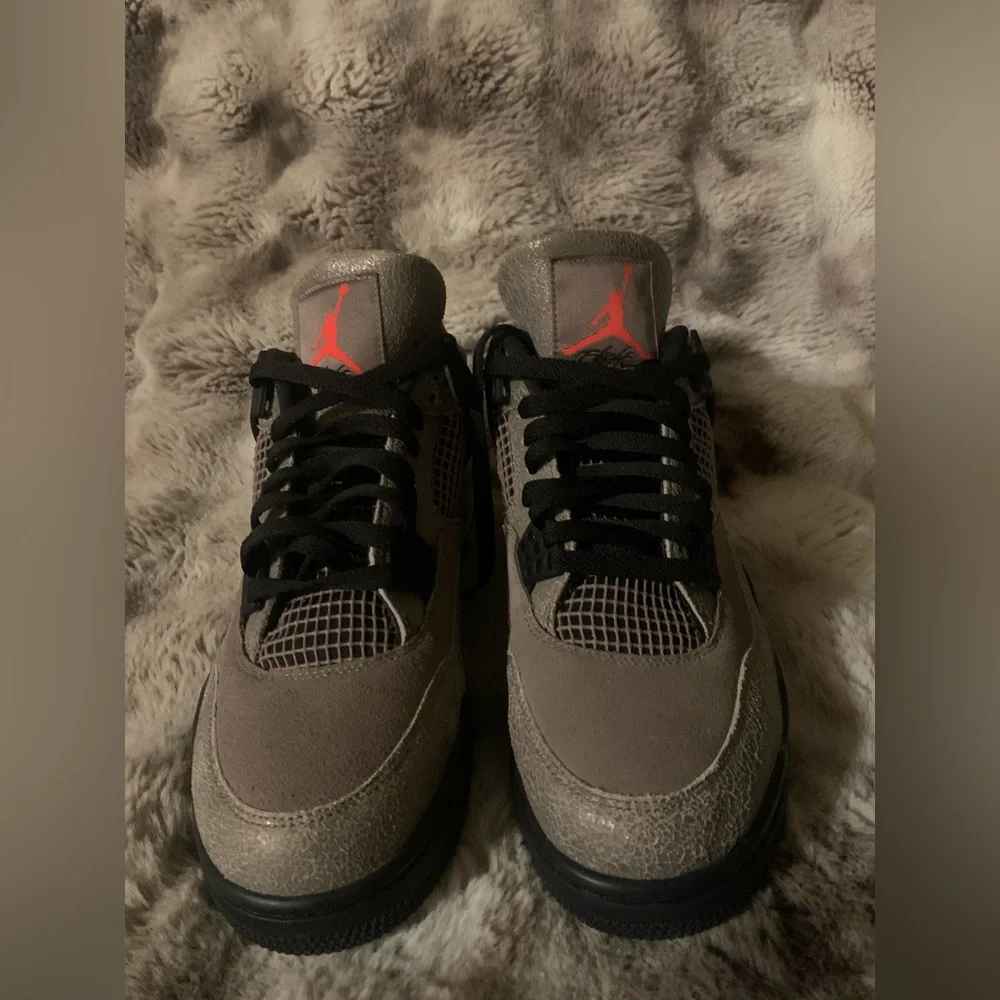 Jordan Men’s 4 Taupe Haze, Size 11, Brown/Black/White color way
